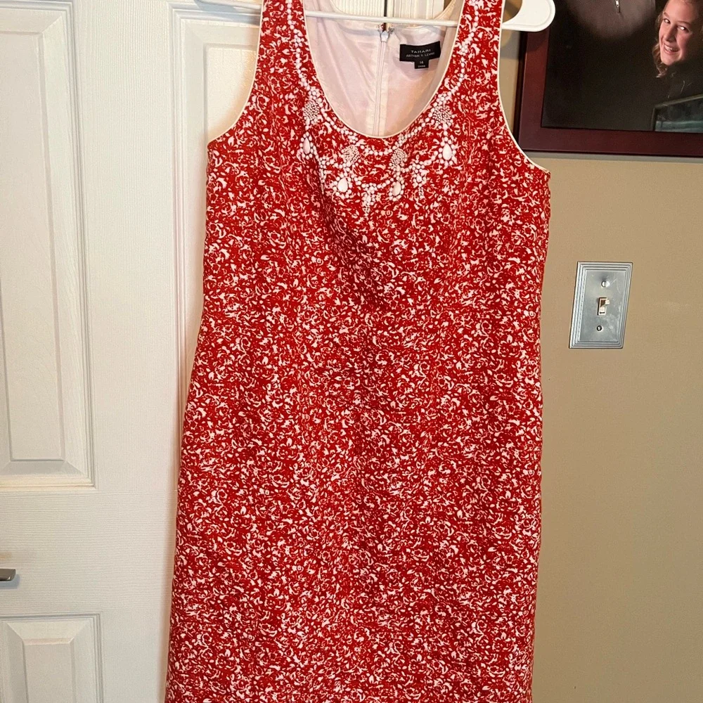 Tahari Arthur & Levine Red and White Sleeveless dress 14
